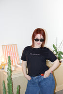 "mé-ράσου ρε" Crop T-Shirt